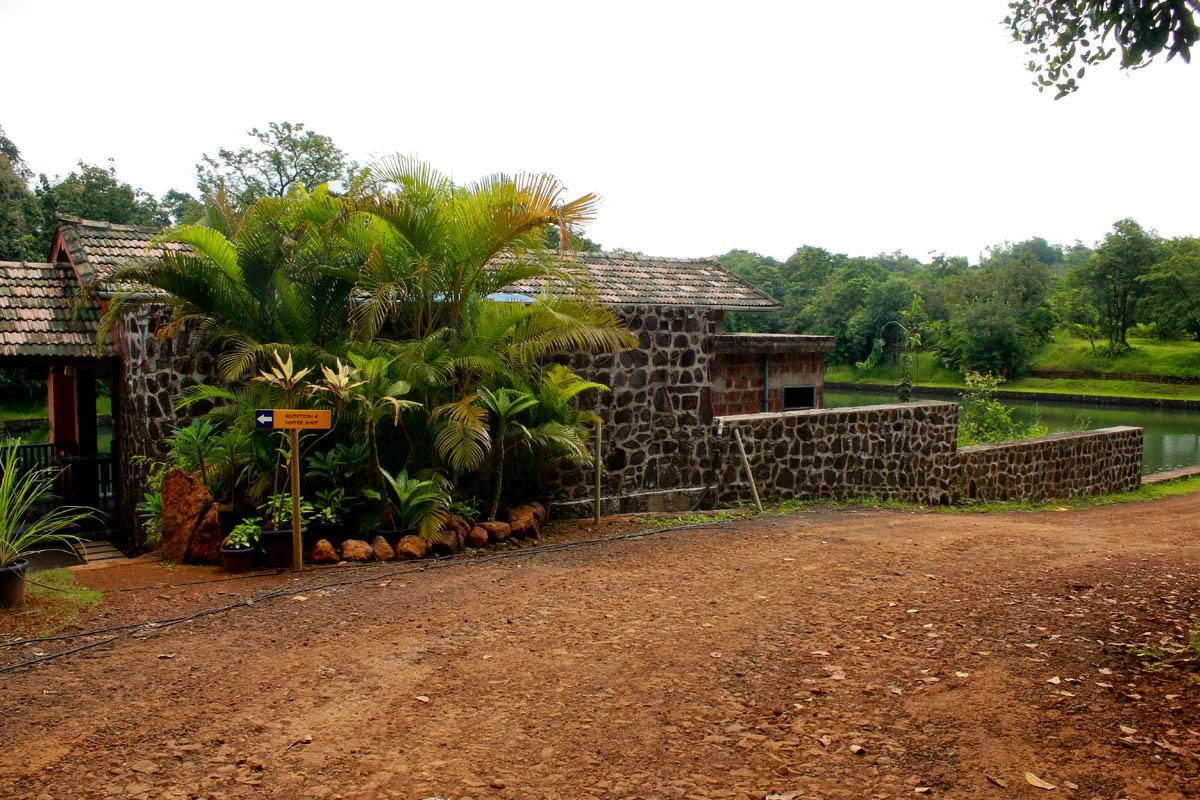 Cherilyn Monta Resort - Ratnagiri Vatul Extérieur photo