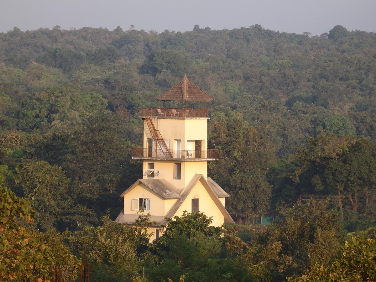 Cherilyn Monta Resort - Ratnagiri Vatul Extérieur photo