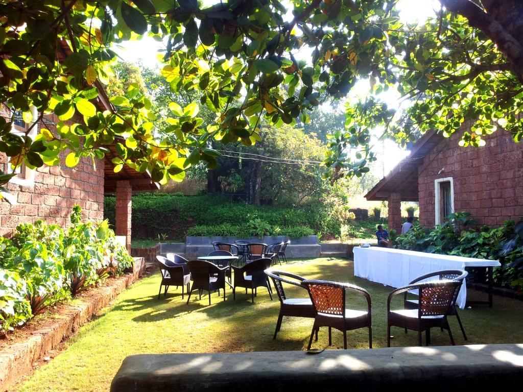Cherilyn Monta Resort - Ratnagiri Vatul Extérieur photo